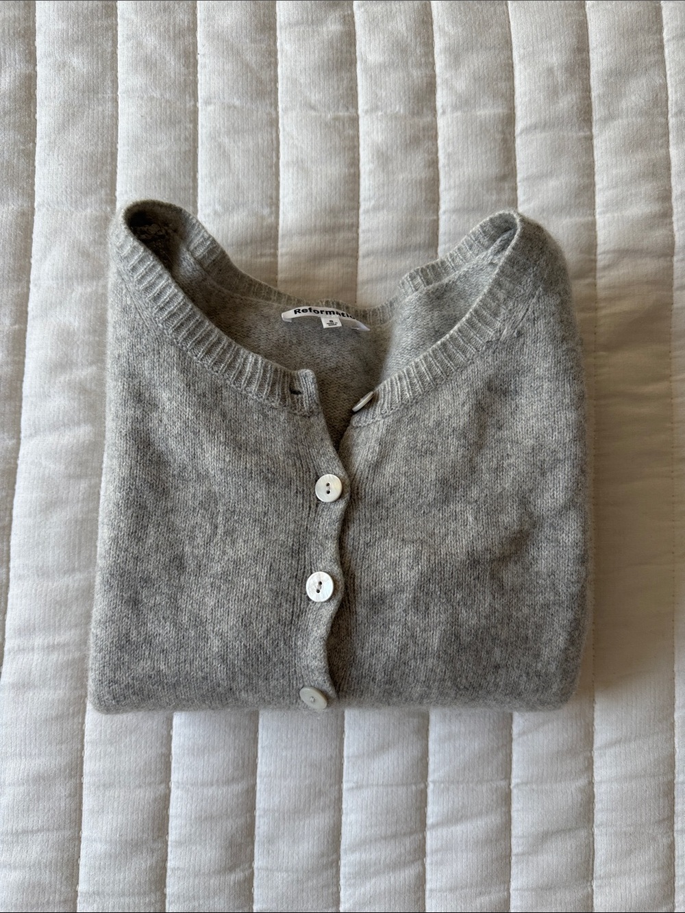 Reformation Clara Light Gray Button-Front Cropped Cardigan fits a XS